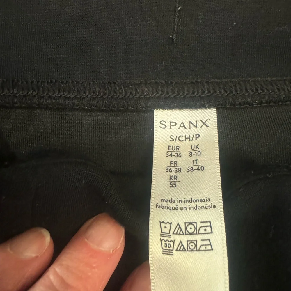 Like new! SPANX Classic Black sweatshirt - Picture 3 of 3